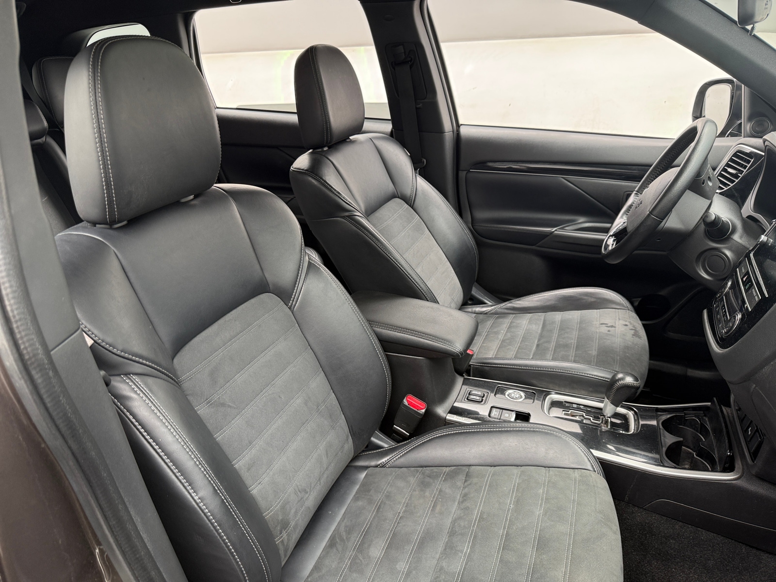 Thumbnail: 2019 Mitsubishi Outlander - 2