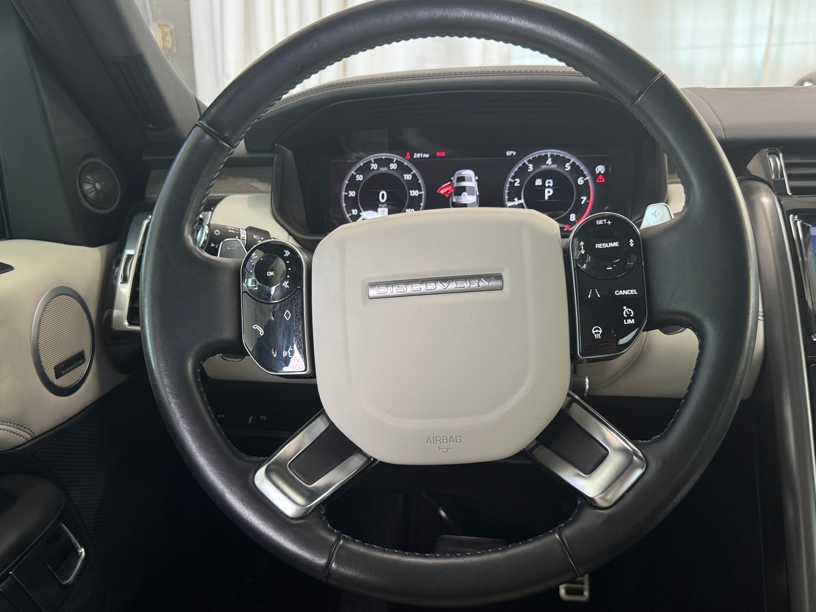Thumbnail: 2020 Land Rover Discovery - 5