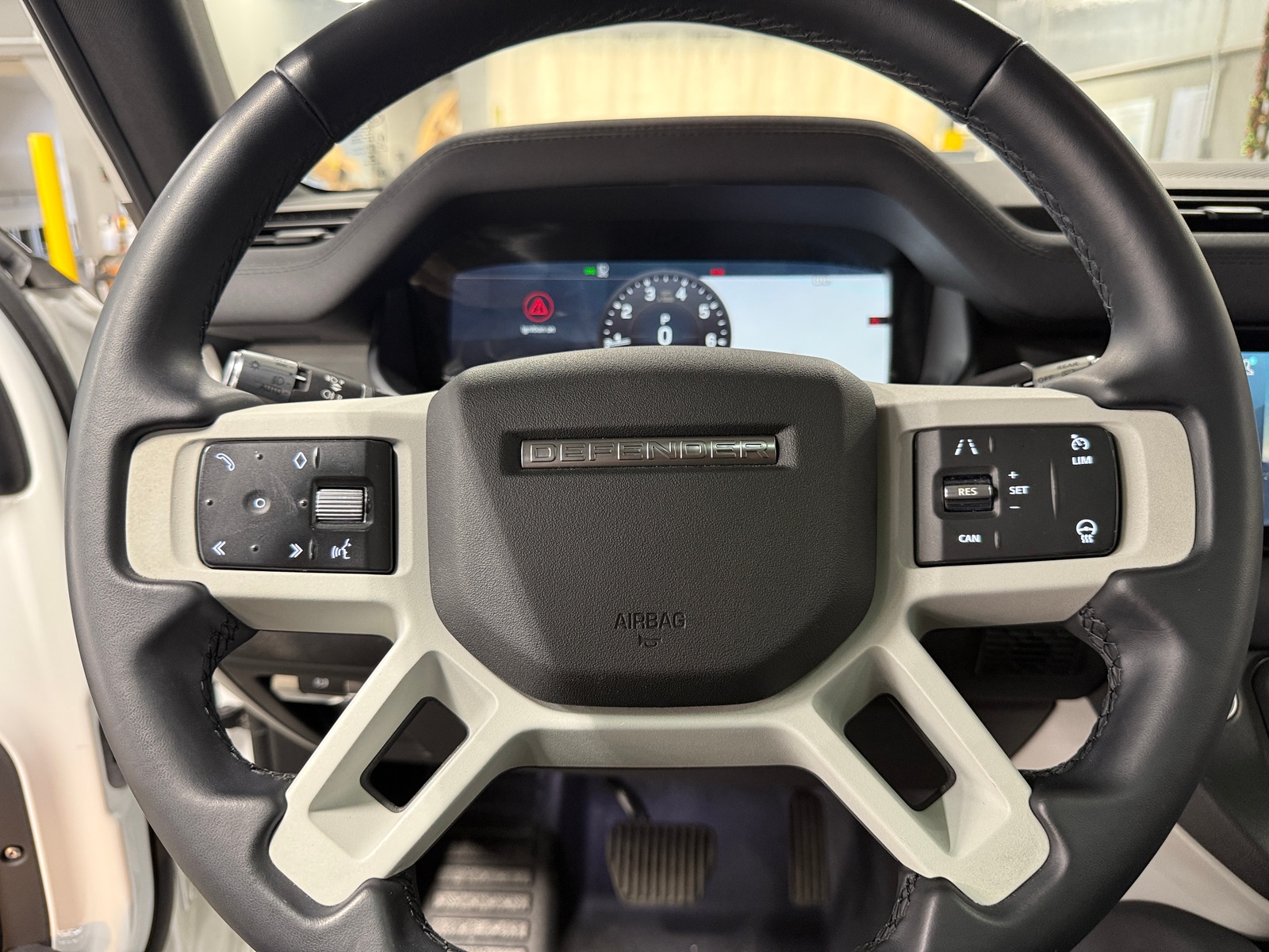 Thumbnail: 2020 Land Rover Defender - 4