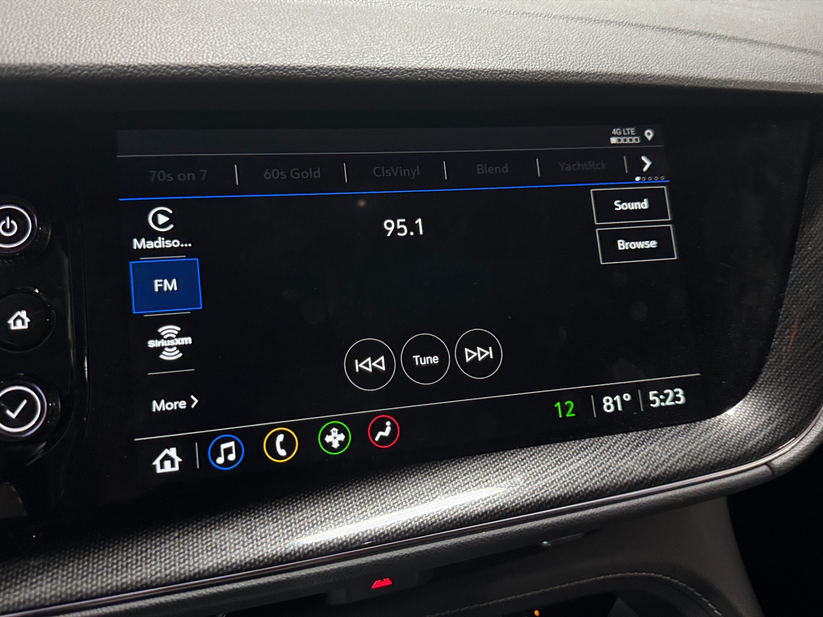 Thumbnail: 2023 Buick Envision - 3