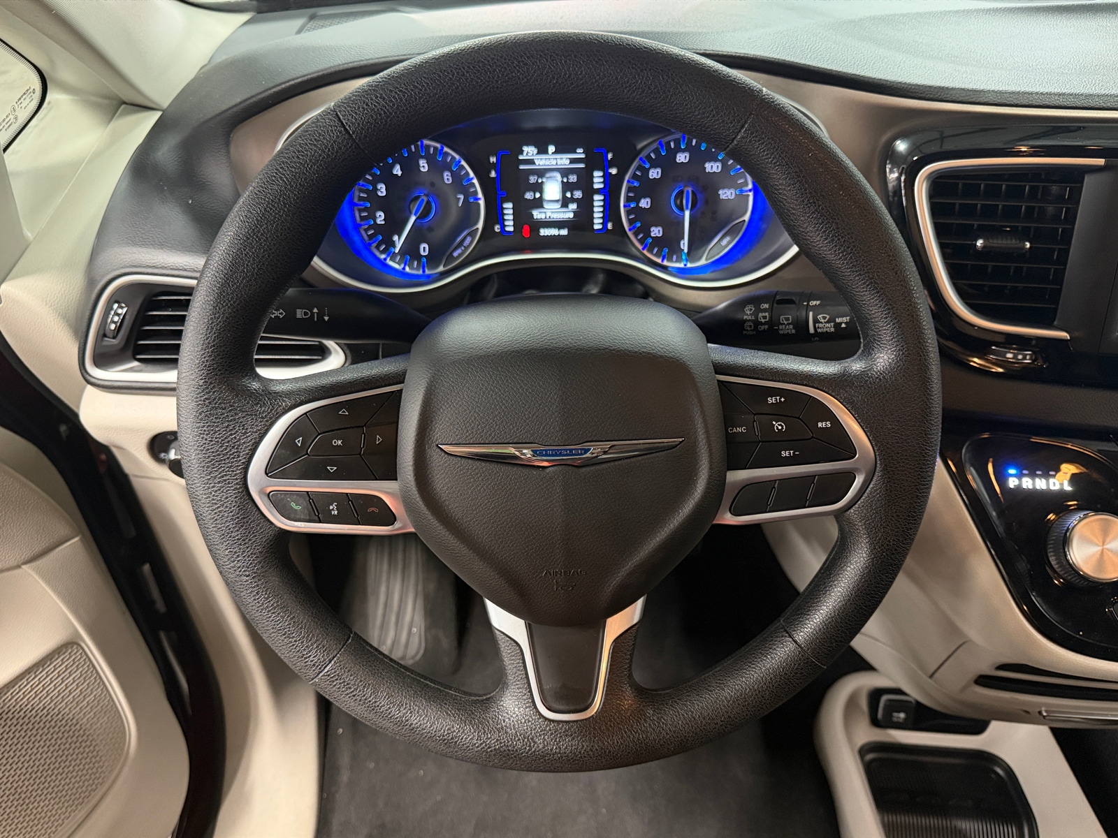 Thumbnail: 2021 Chrysler Voyager - 5