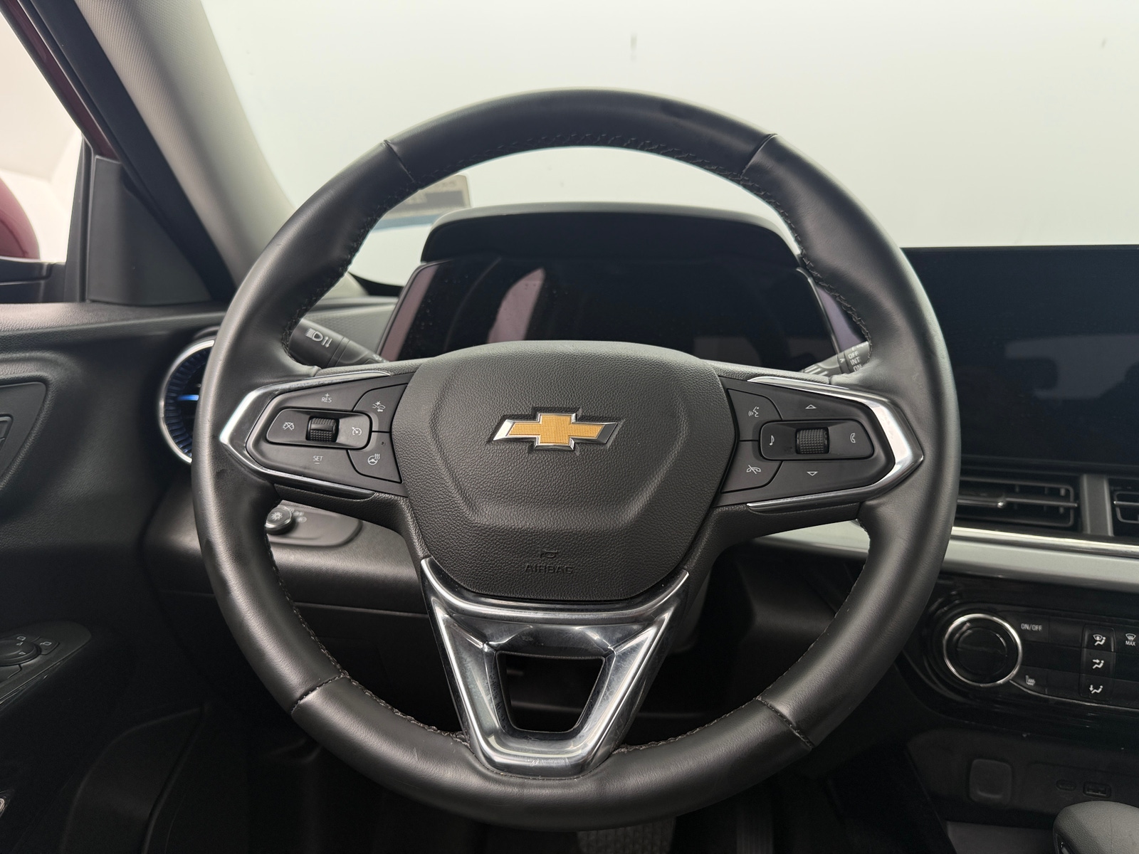 Thumbnail: 2025 Chevrolet Trax - 2