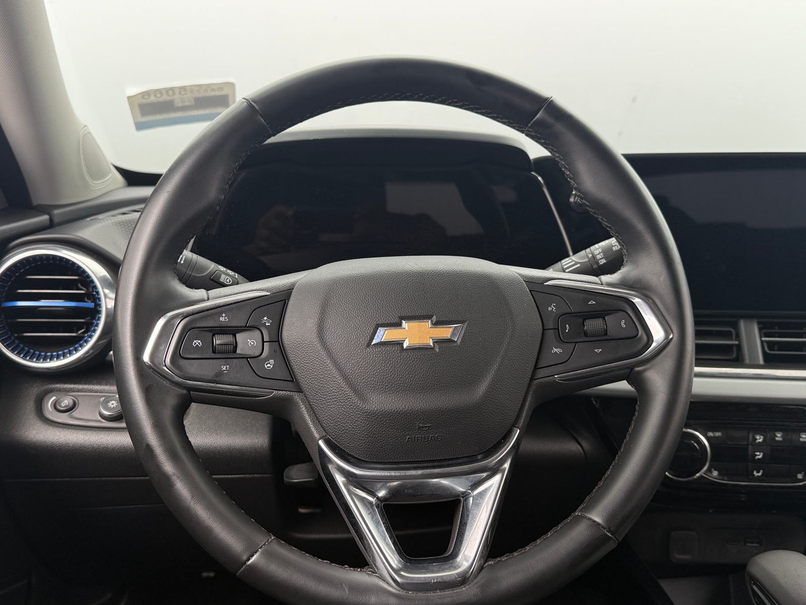 Thumbnail: 2025 Chevrolet Trax - 4