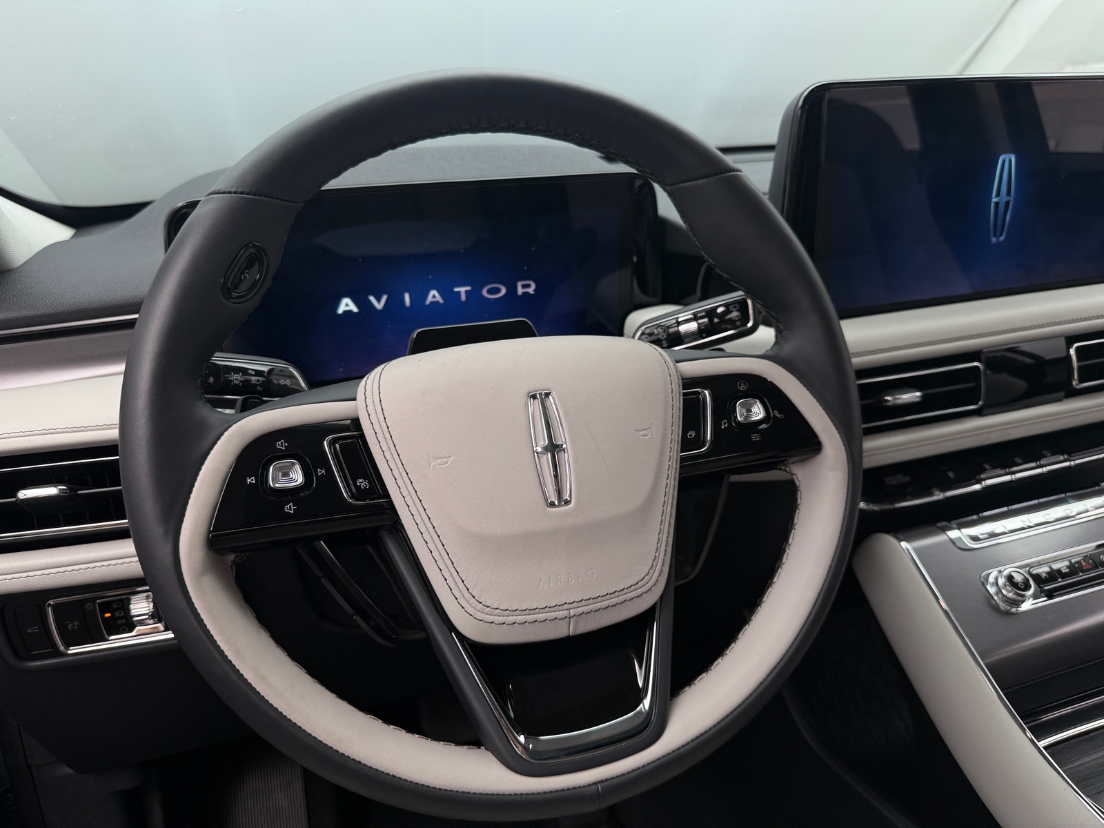 Thumbnail: 2026 Lincoln Aviator - 4
