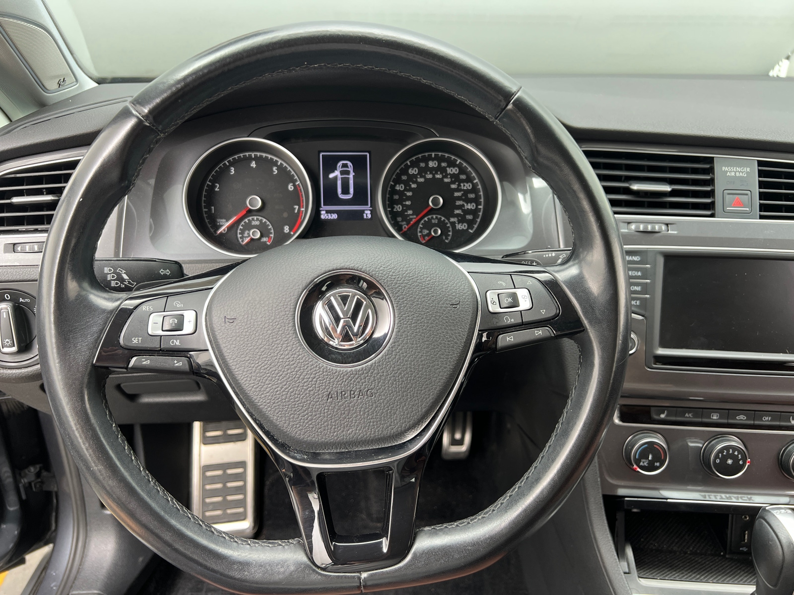Thumbnail: 2017 Volkswagen Golf - 4