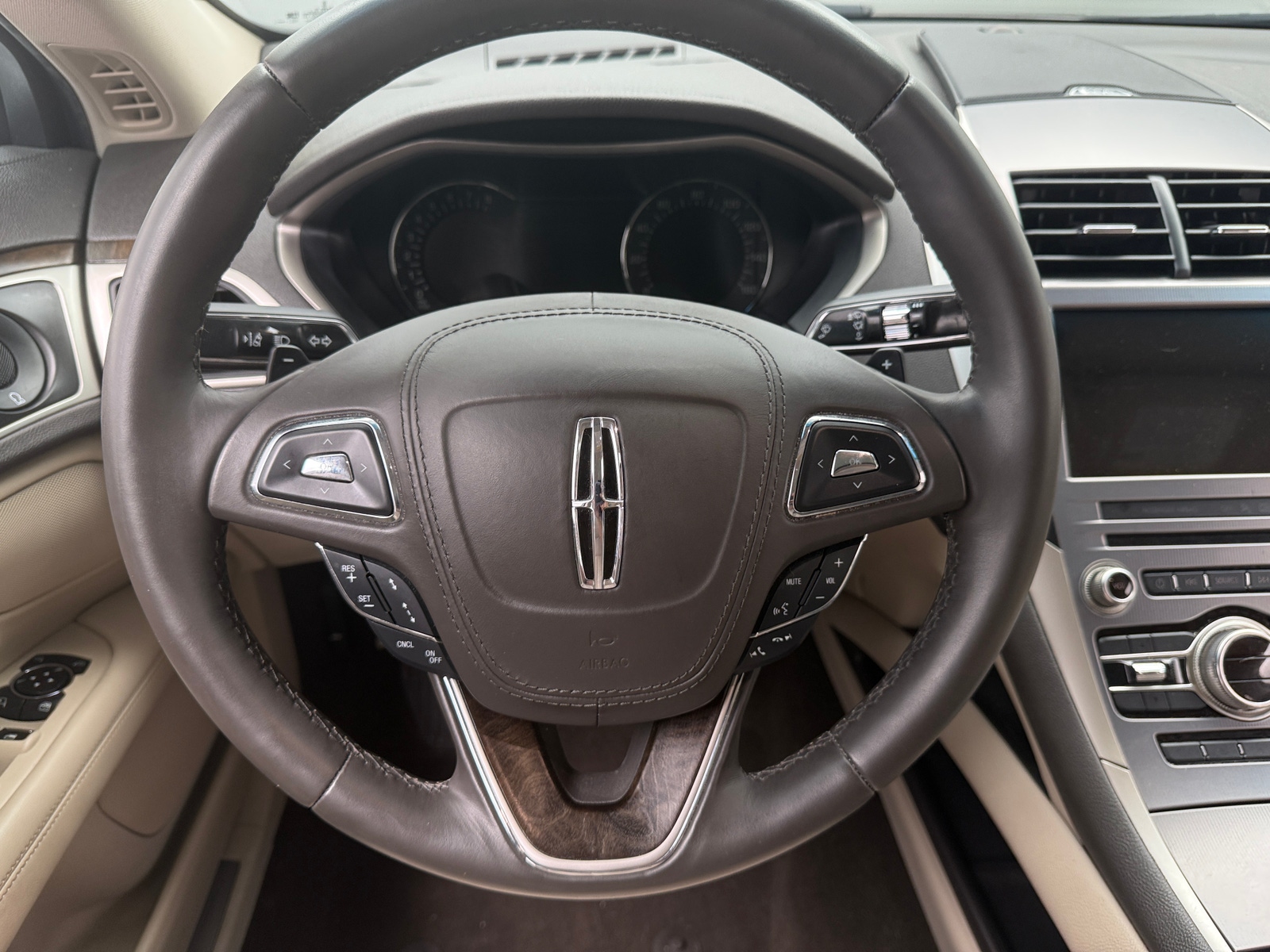 Thumbnail: 2020 Lincoln MKZ - 4