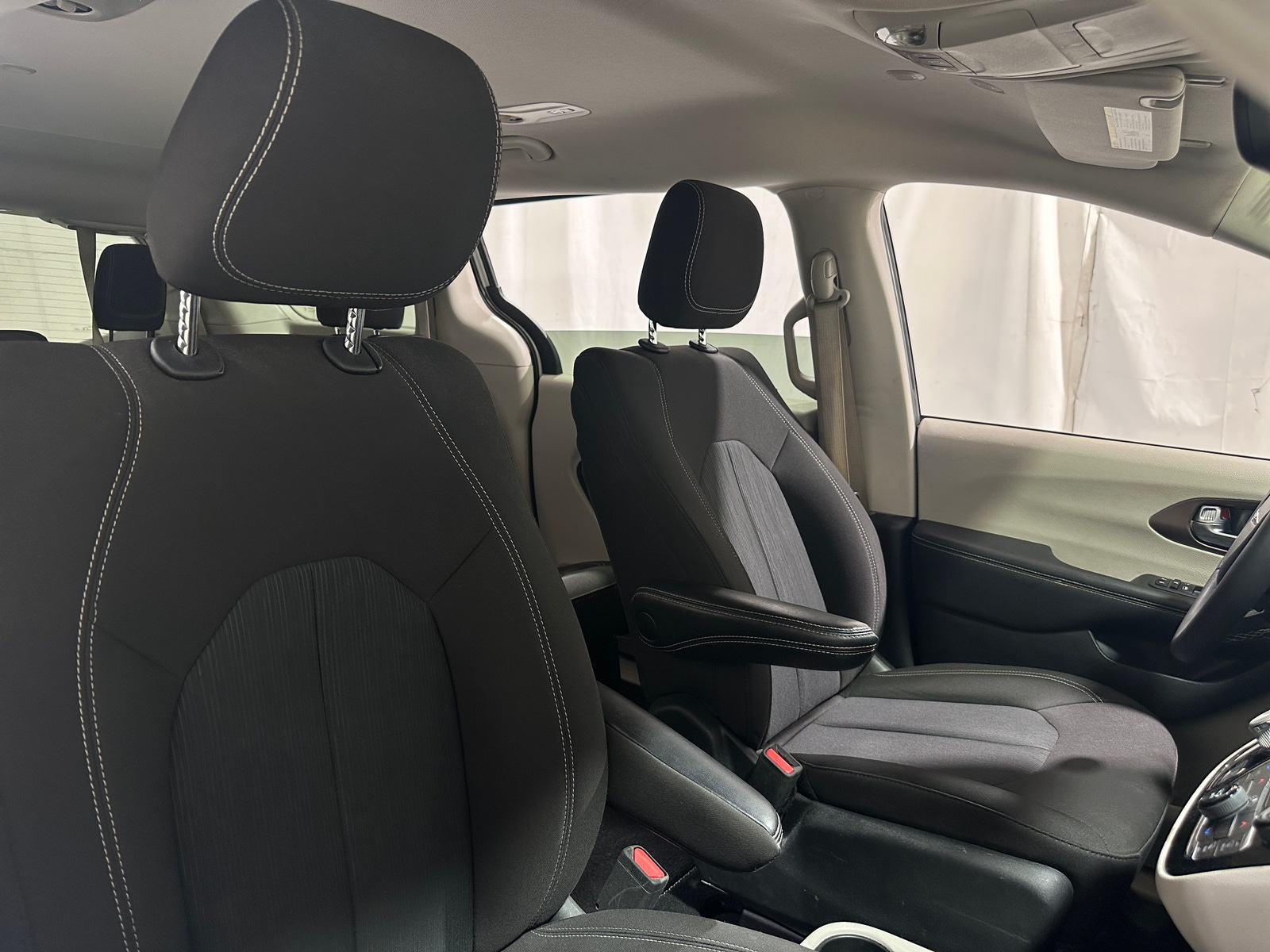 Thumbnail: 2023 Chrysler Voyager - 2