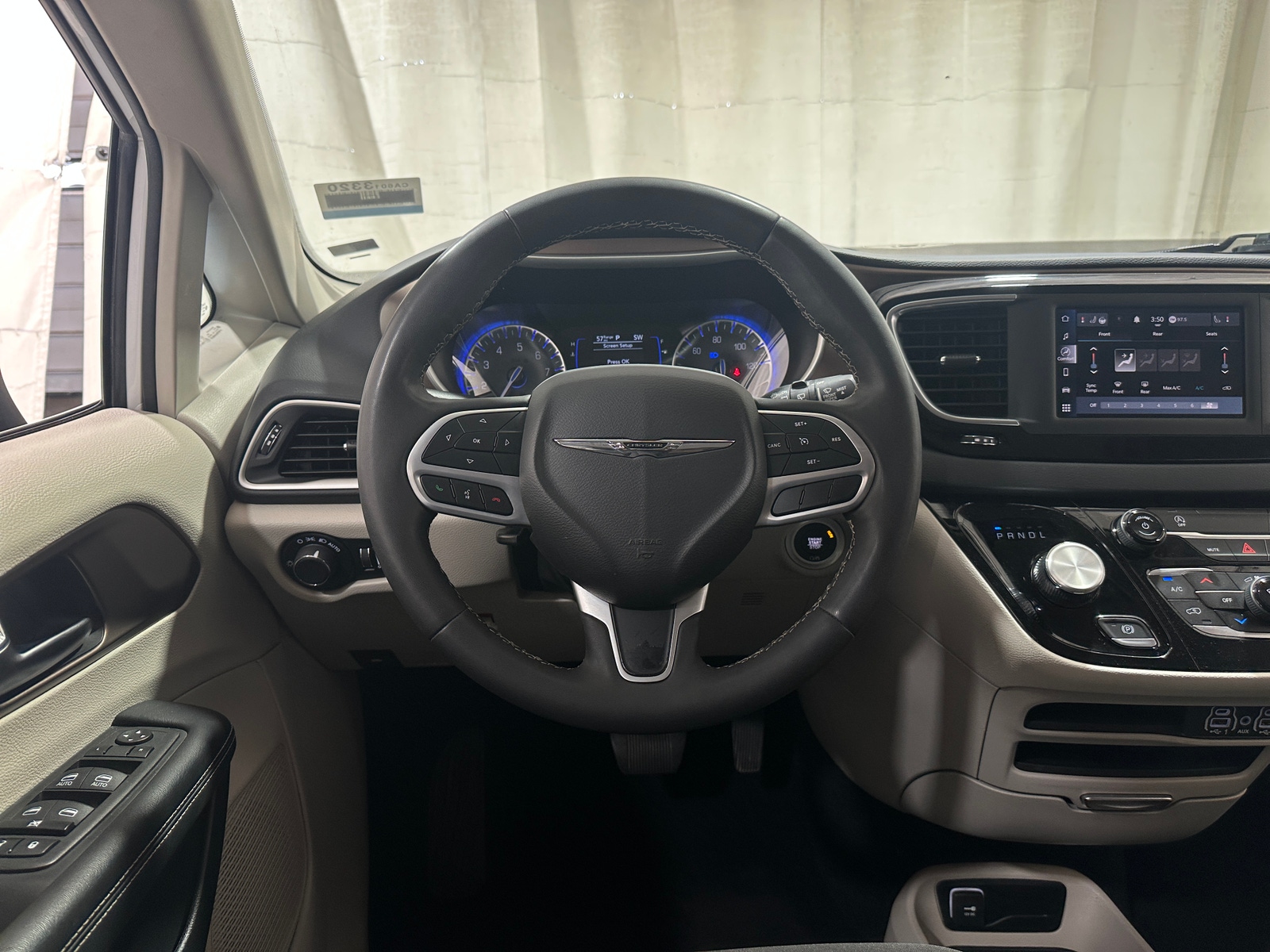 Thumbnail: 2023 Chrysler Voyager - 5