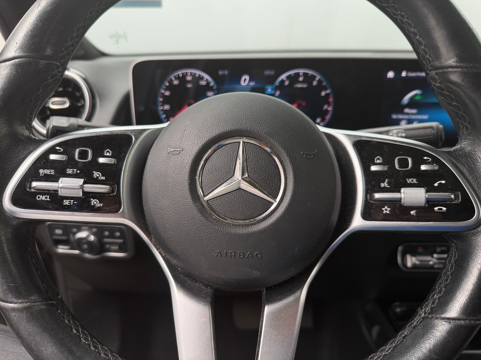 Thumbnail: 2021 Mercedes-Benz GLB - 4