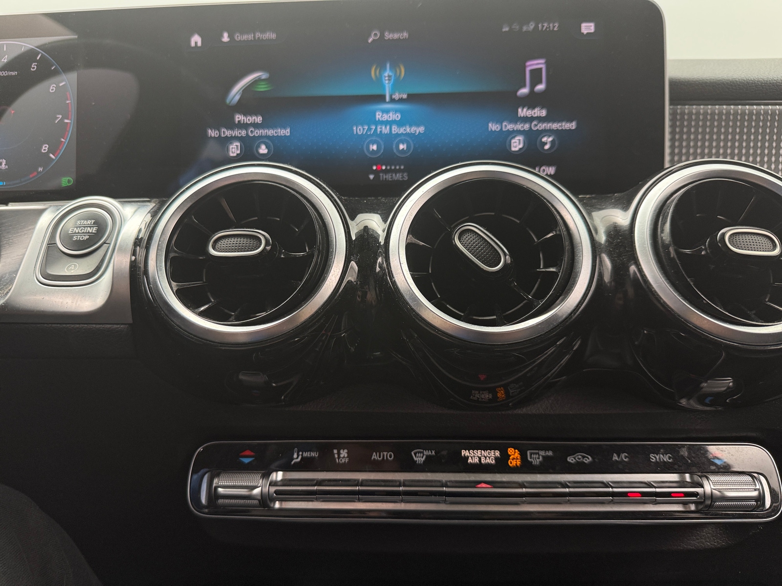 Thumbnail: 2021 Mercedes-Benz GLB - 3