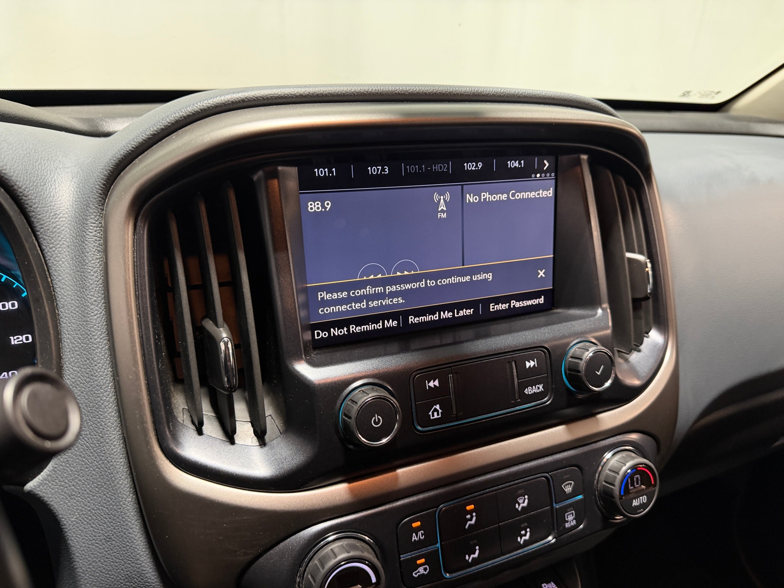 Thumbnail: 2021 Chevrolet Colorado - 3