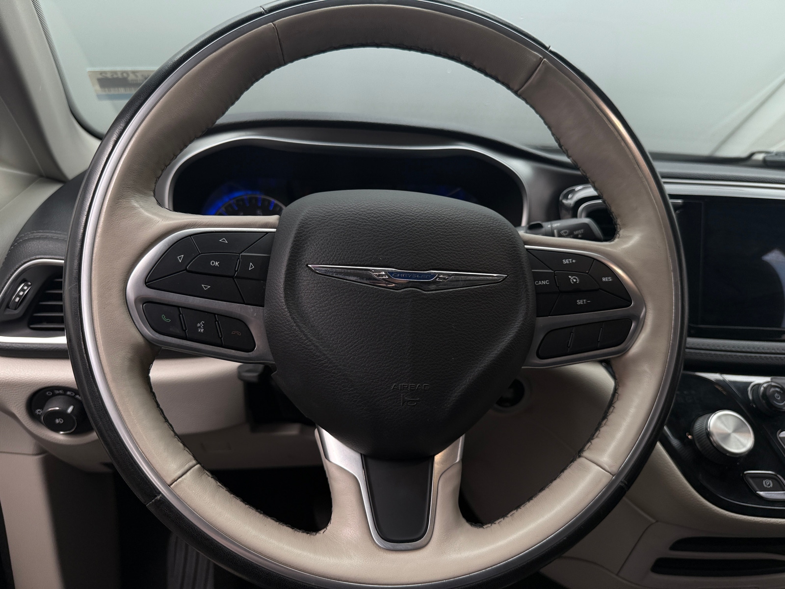 Thumbnail: 2019 Chrysler Pacifica - 4