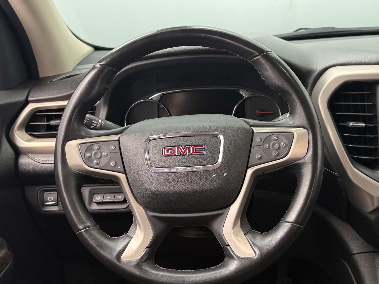 Thumbnail: 2023 GMC Acadia - 4