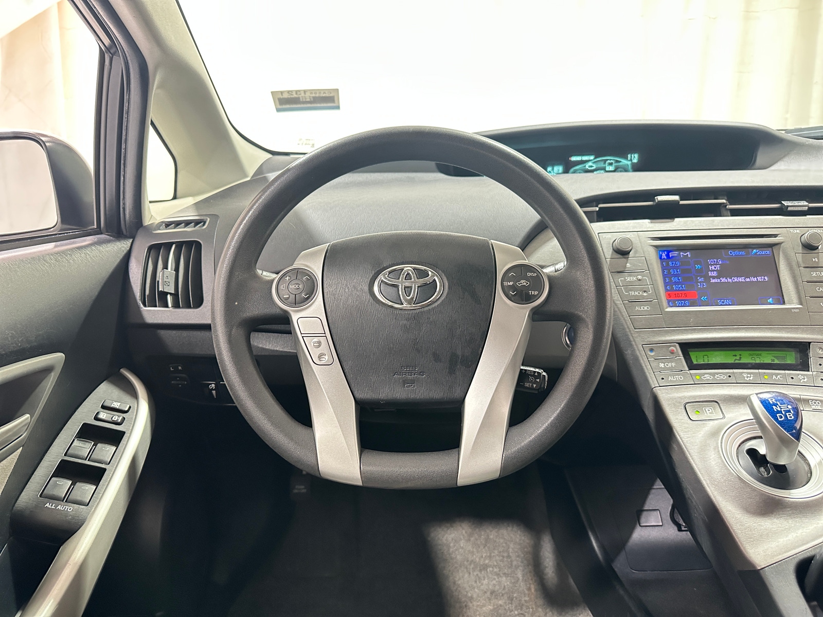 Thumbnail: 2015 Toyota Prius - 4