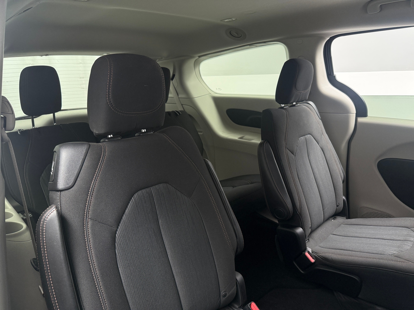 Thumbnail: 2017 Chrysler Pacifica - 6