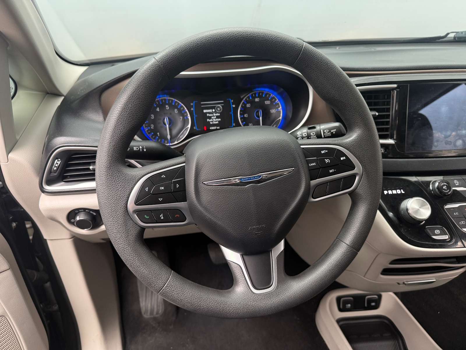 Thumbnail: 2017 Chrysler Pacifica - 5