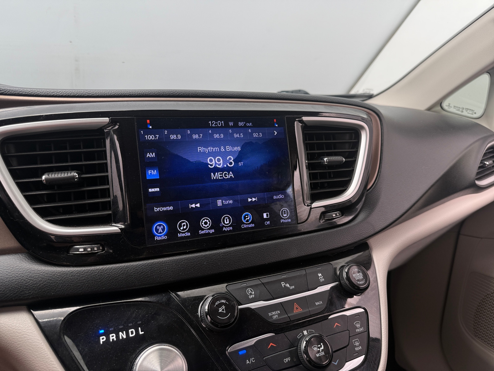 Thumbnail: 2017 Chrysler Pacifica - 4