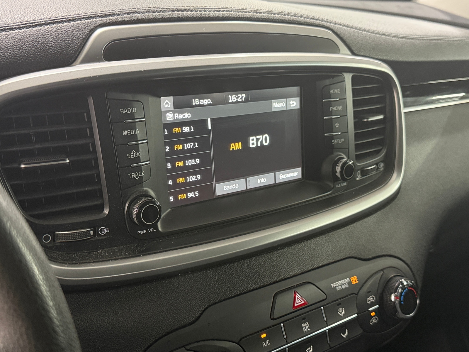 Thumbnail: 2020 Kia Sorento - 4