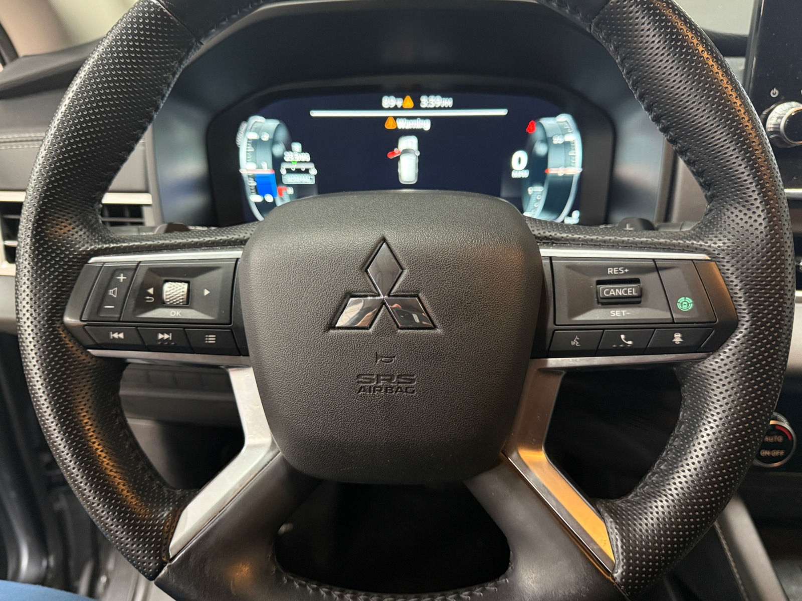 Thumbnail: 2023 Mitsubishi Outlander - 4