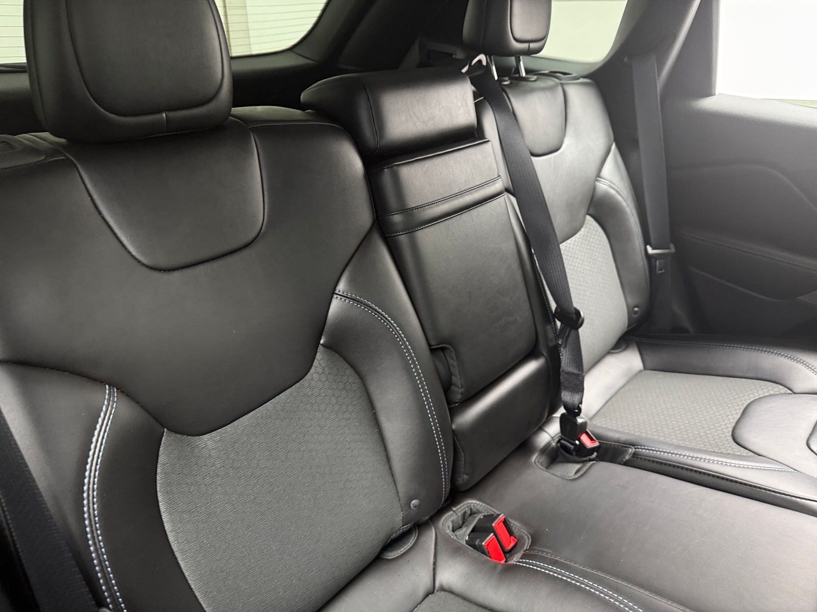 Thumbnail: 2019 Jeep Cherokee - 6