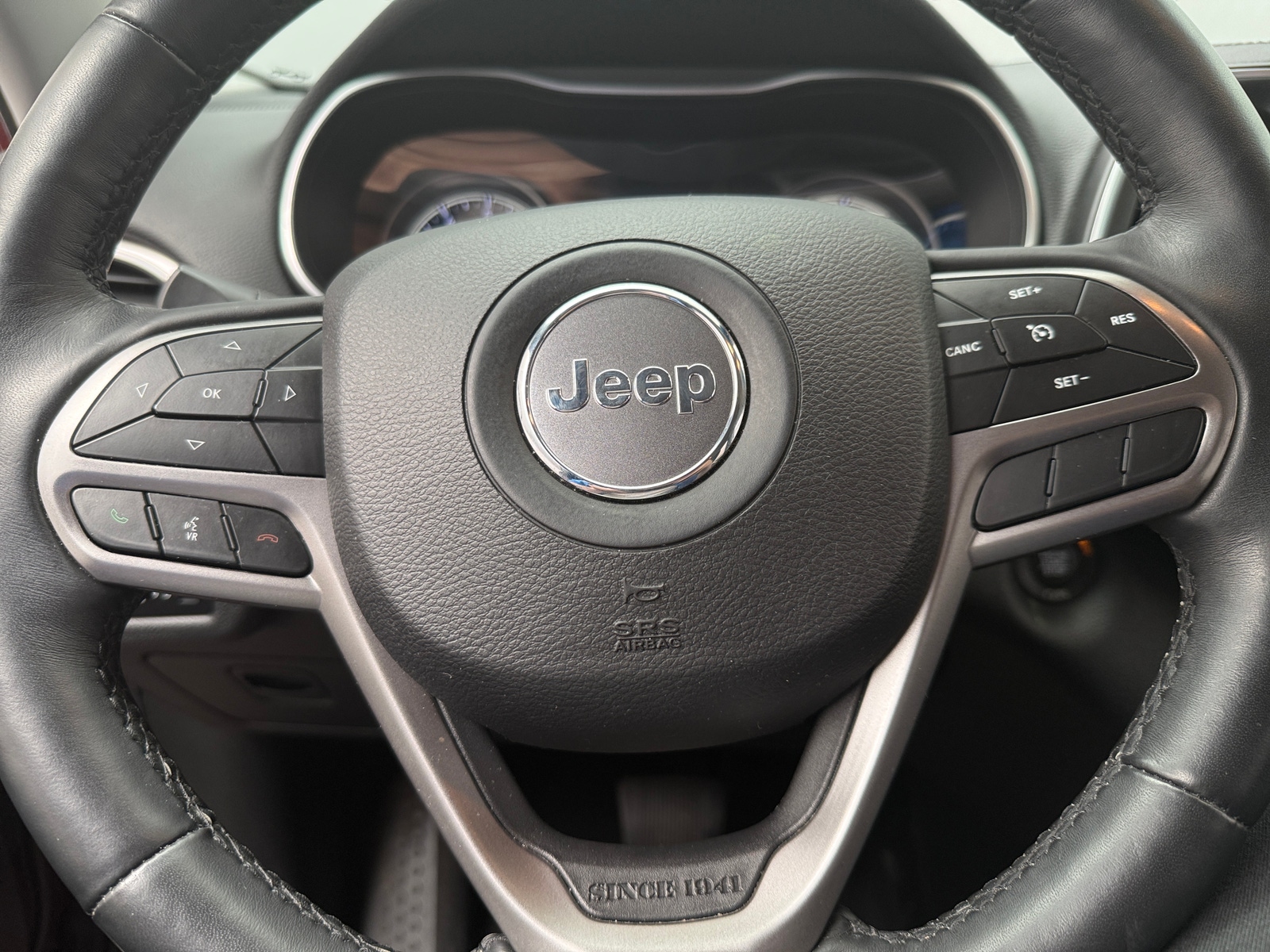 Thumbnail: 2019 Jeep Cherokee - 5