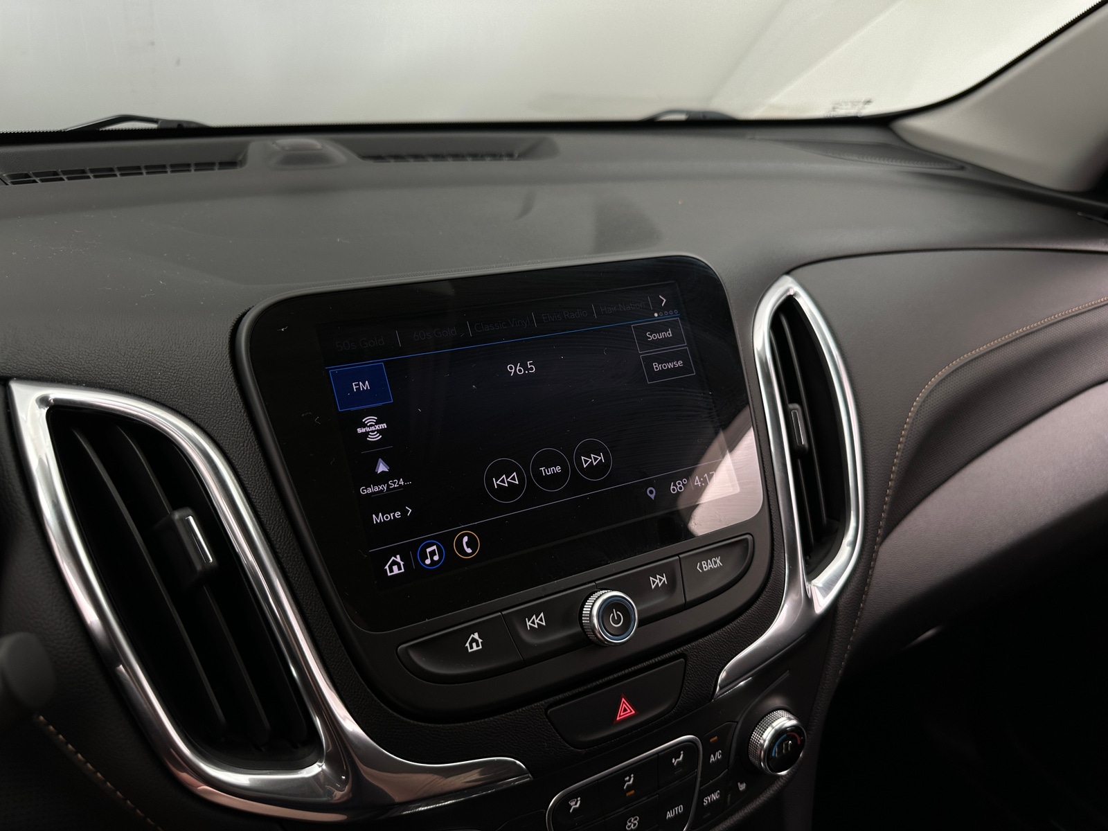 Thumbnail: 2020 Chevrolet Equinox - 3