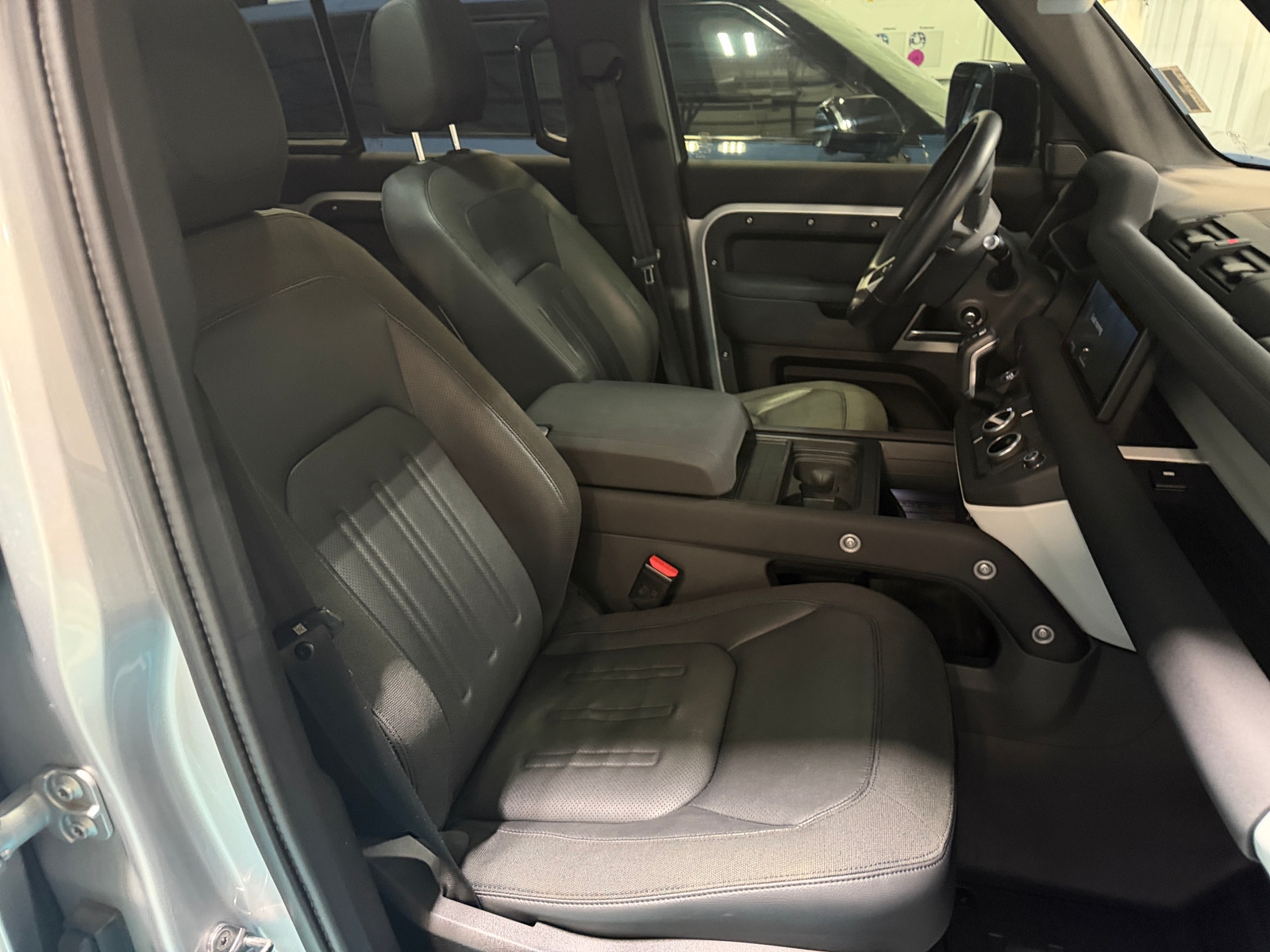 Thumbnail: 2020 Land Rover Defender - 2