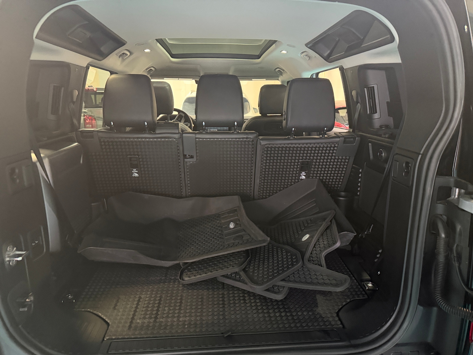 Thumbnail: 2020 Land Rover Defender - 7