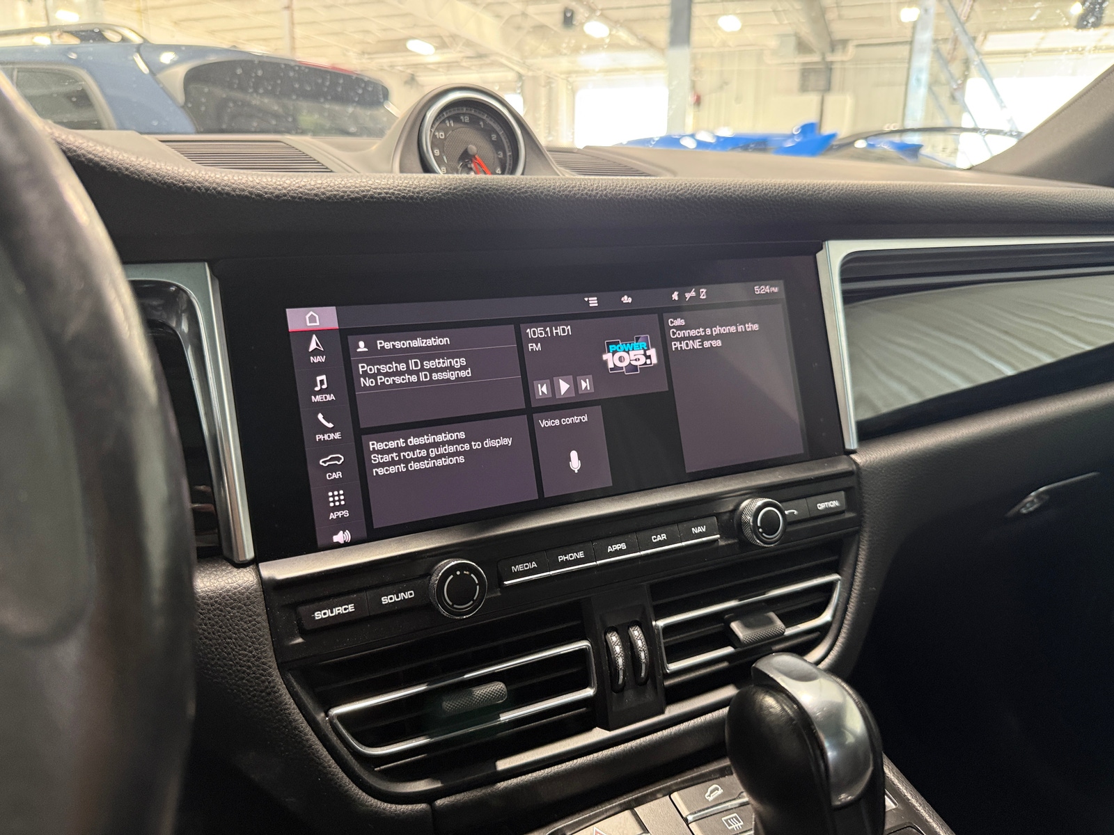 Thumbnail: 2021 Porsche Macan - 3