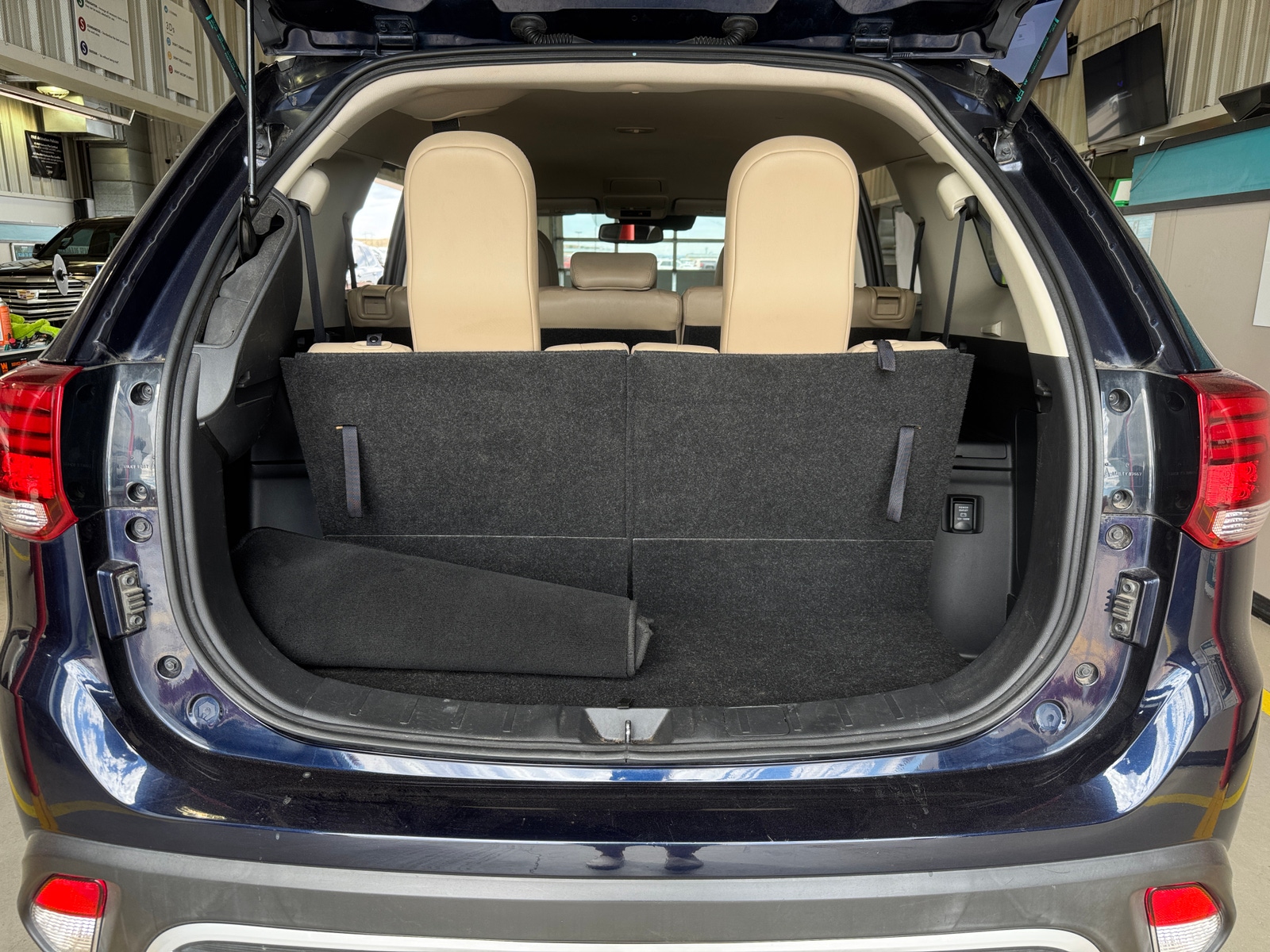 Thumbnail: 2020 Mitsubishi Outlander - 6