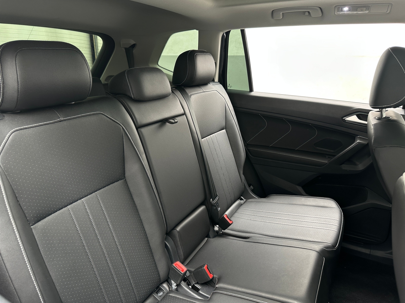 Thumbnail: 2023 Volkswagen Tiguan - 6