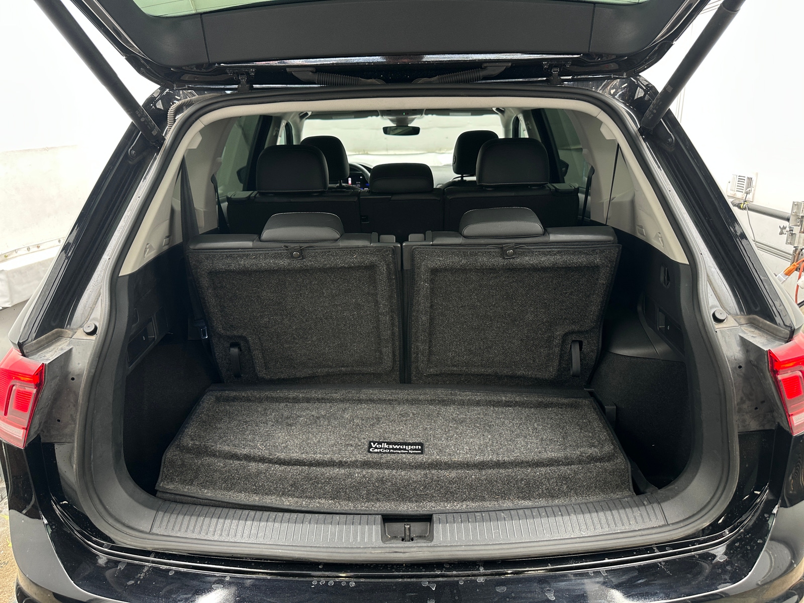 Thumbnail: 2023 Volkswagen Tiguan - 7