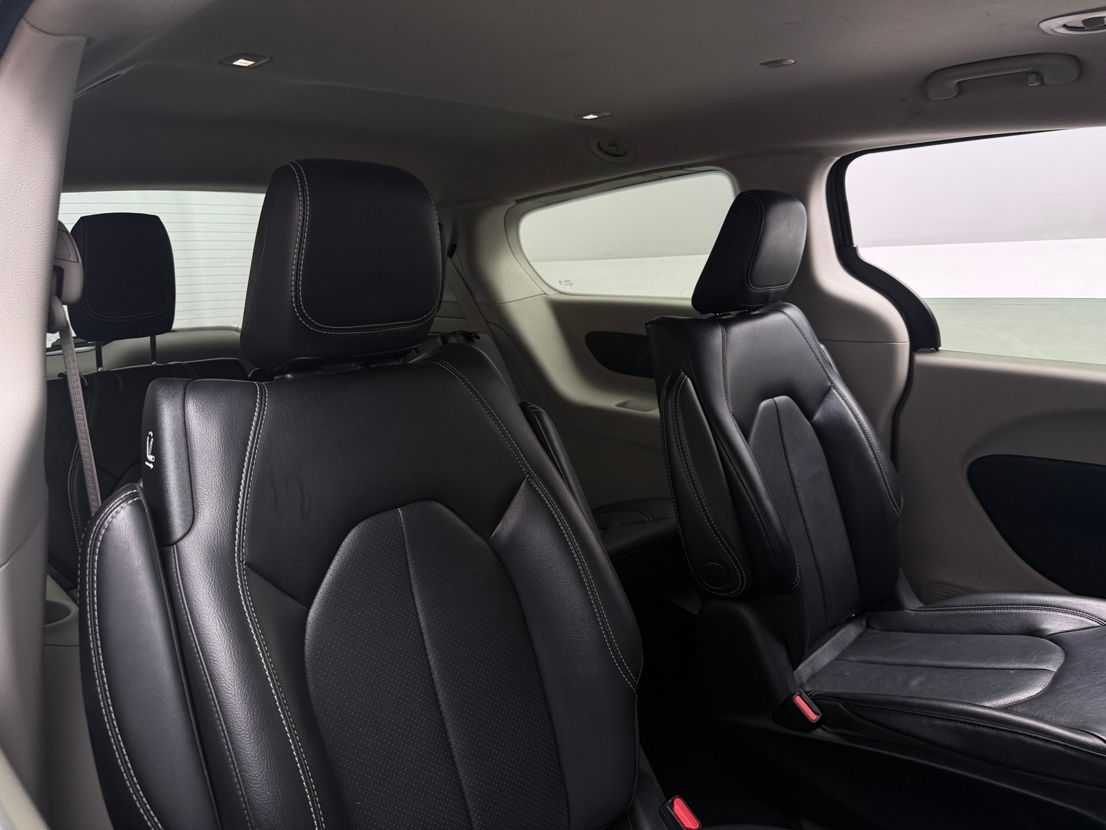 Thumbnail: 2022 Chrysler Pacifica - 5