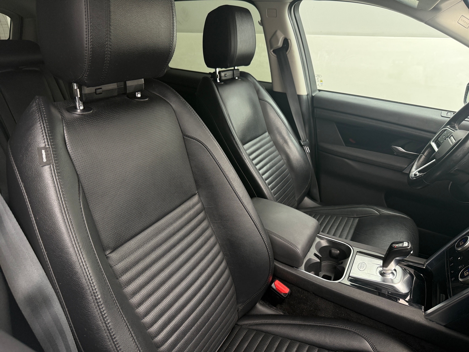 Thumbnail: 2021 Land Rover Discovery Sport - 2