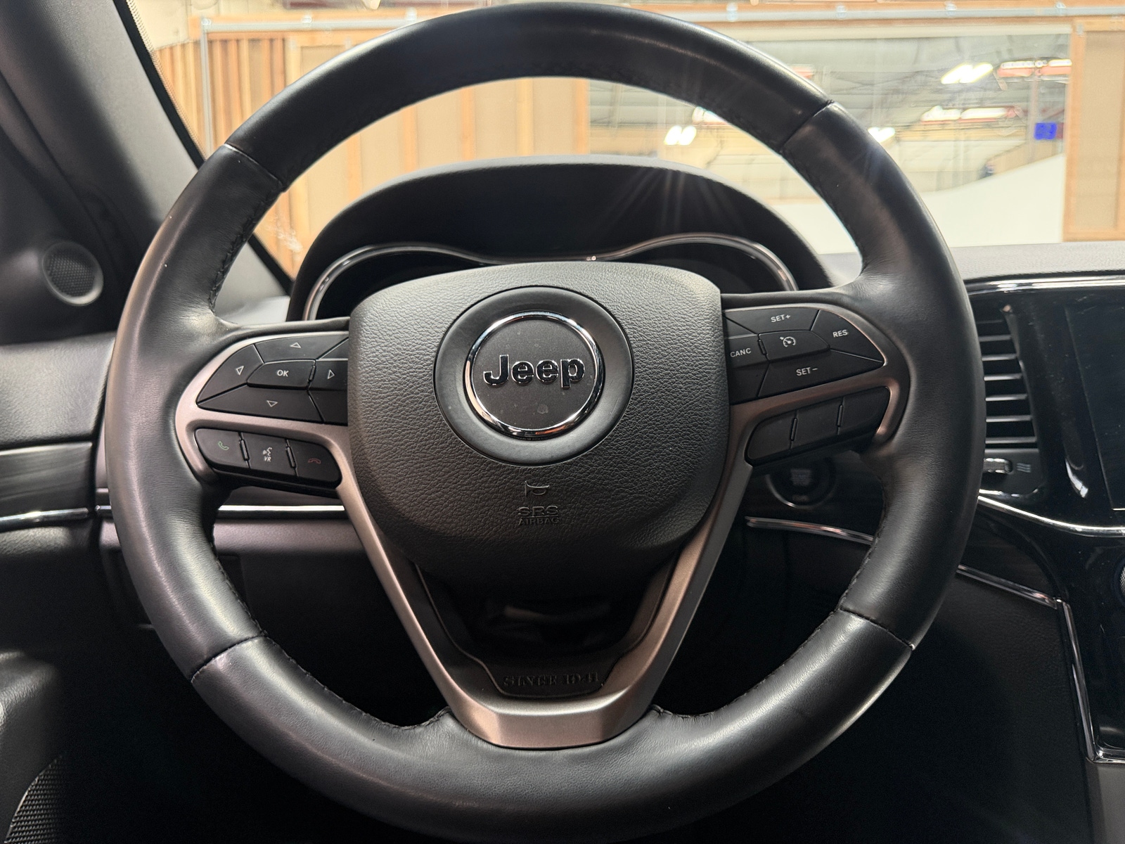 Thumbnail: 2019 Jeep Grand Cherokee - 4