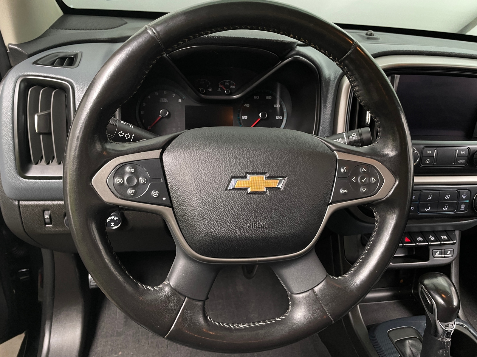 Thumbnail: 2022 Chevrolet Colorado - 4
