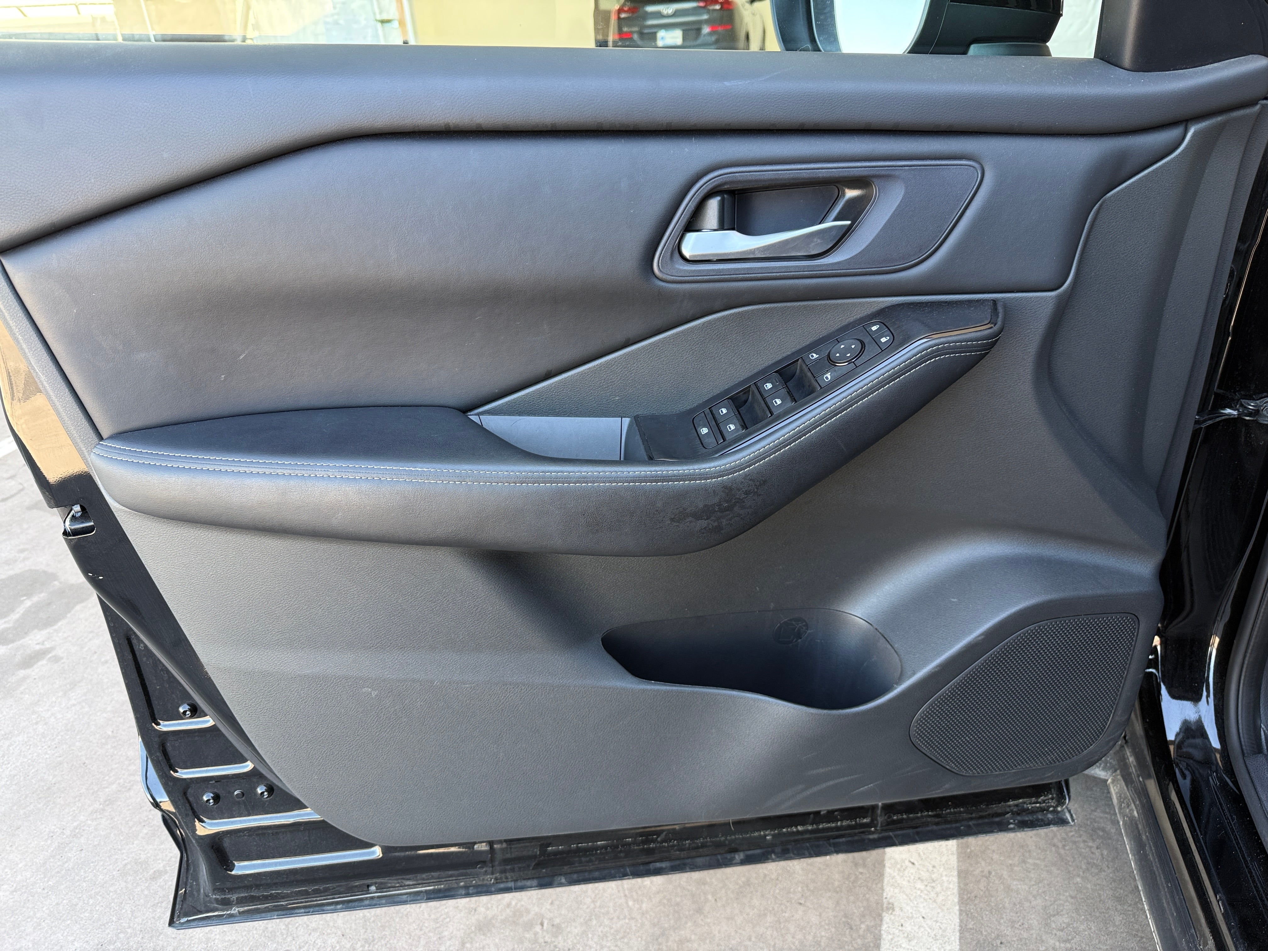 2025 Nissan Rogue SV - Photo 11