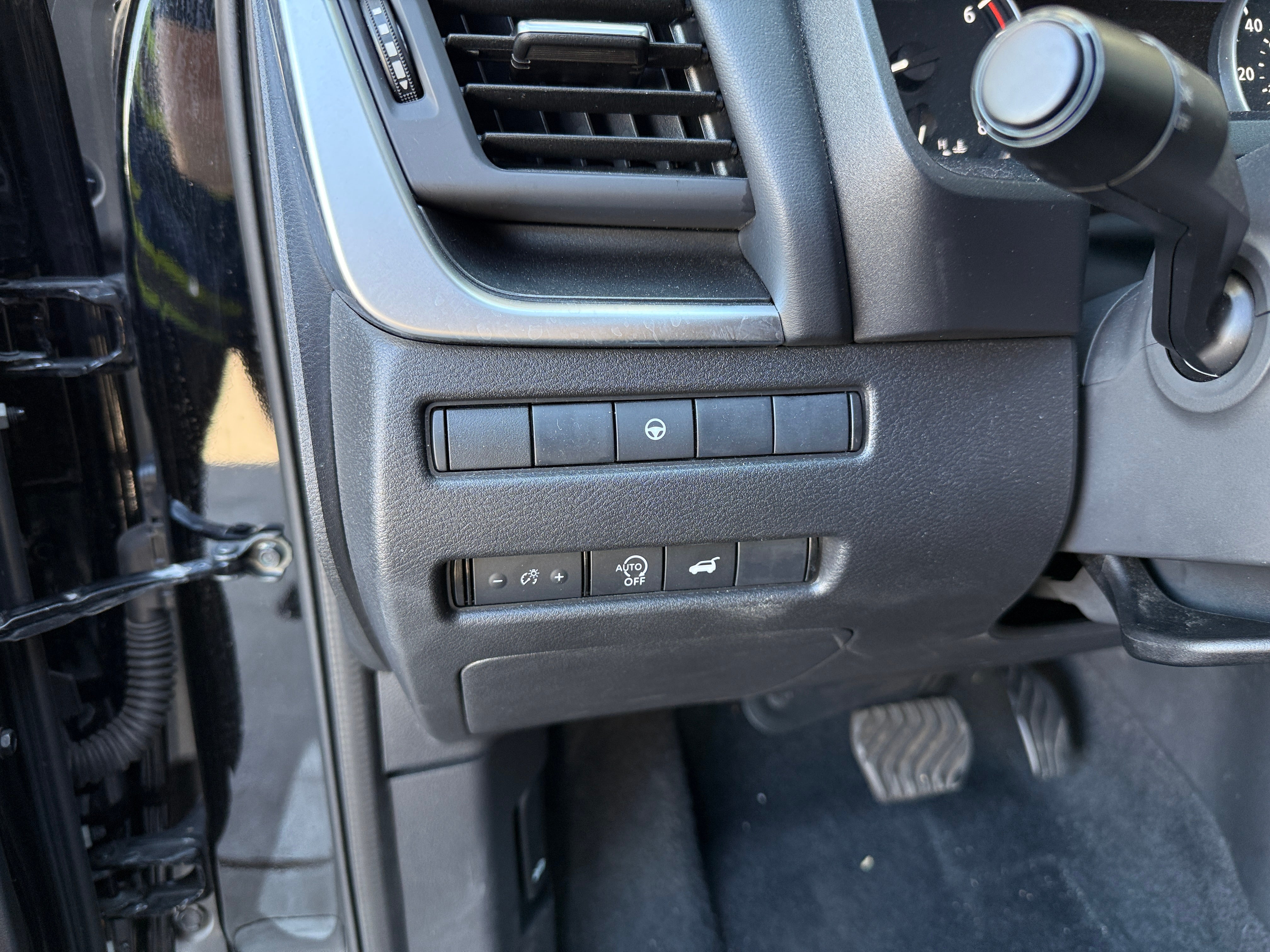 2025 Nissan Rogue SV - Photo 15