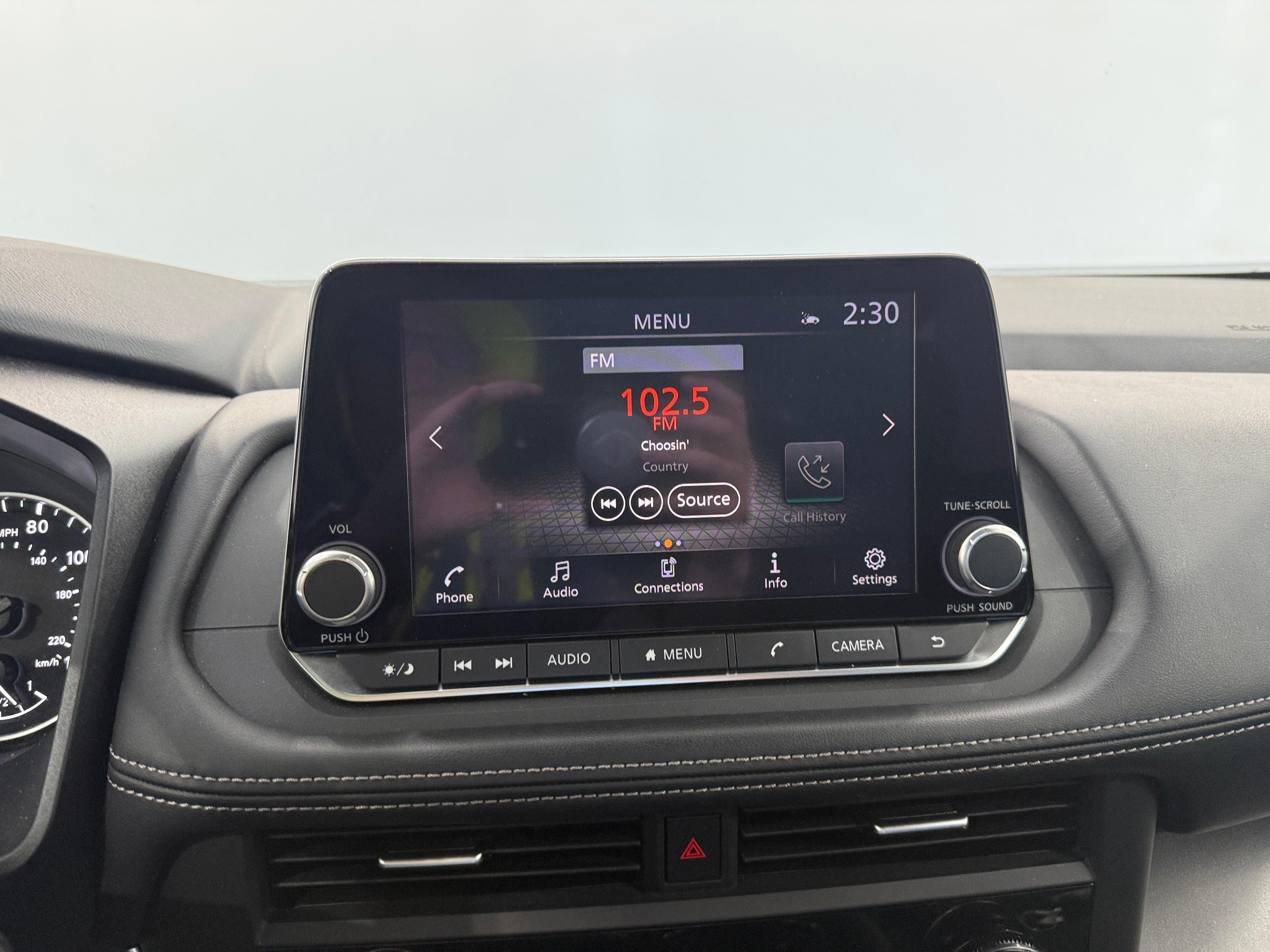 2025 Nissan Rogue SV - Photo 16