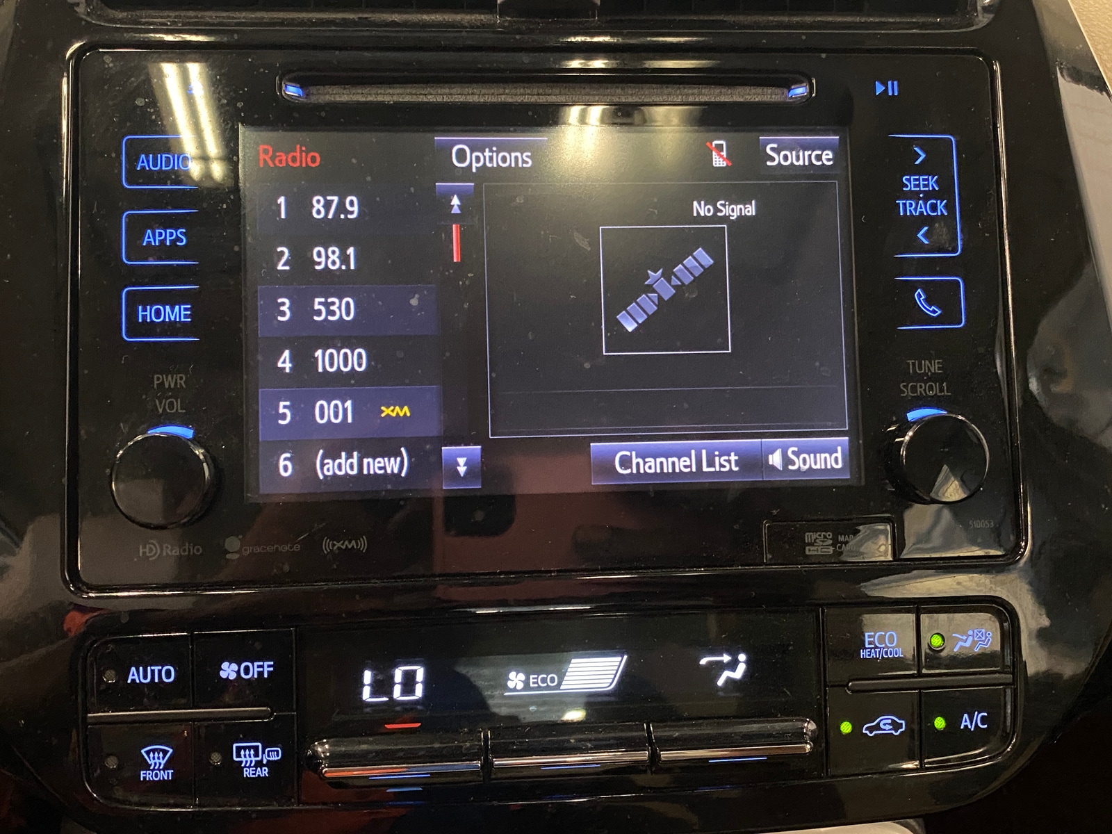 Thumbnail: 2016 Toyota Prius - 4
