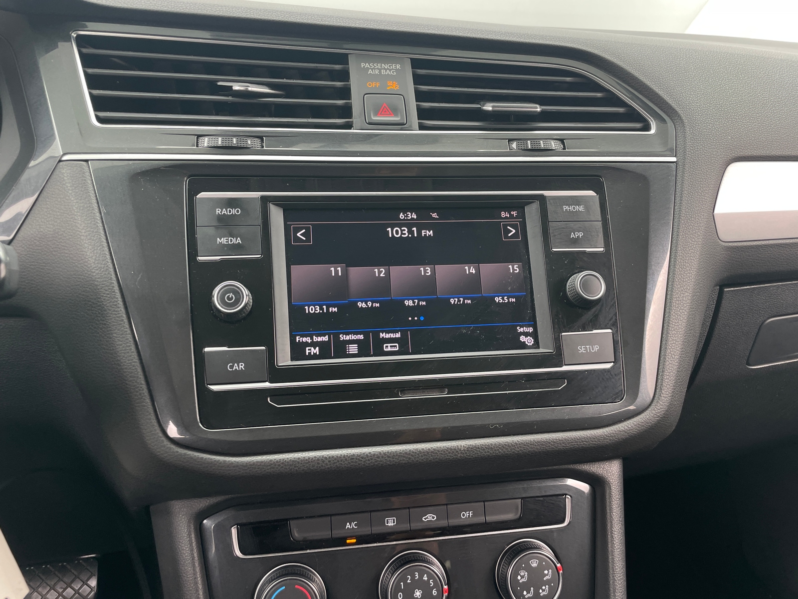 Thumbnail: 2019 Volkswagen Tiguan - 4