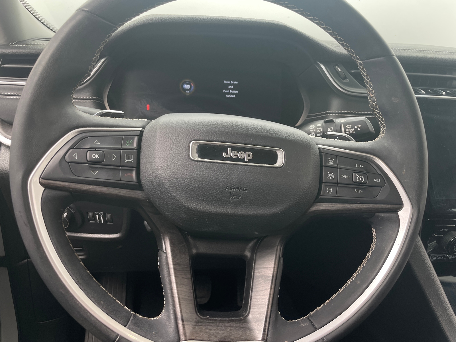 Thumbnail: 2023 Jeep Grand Cherokee L - 4