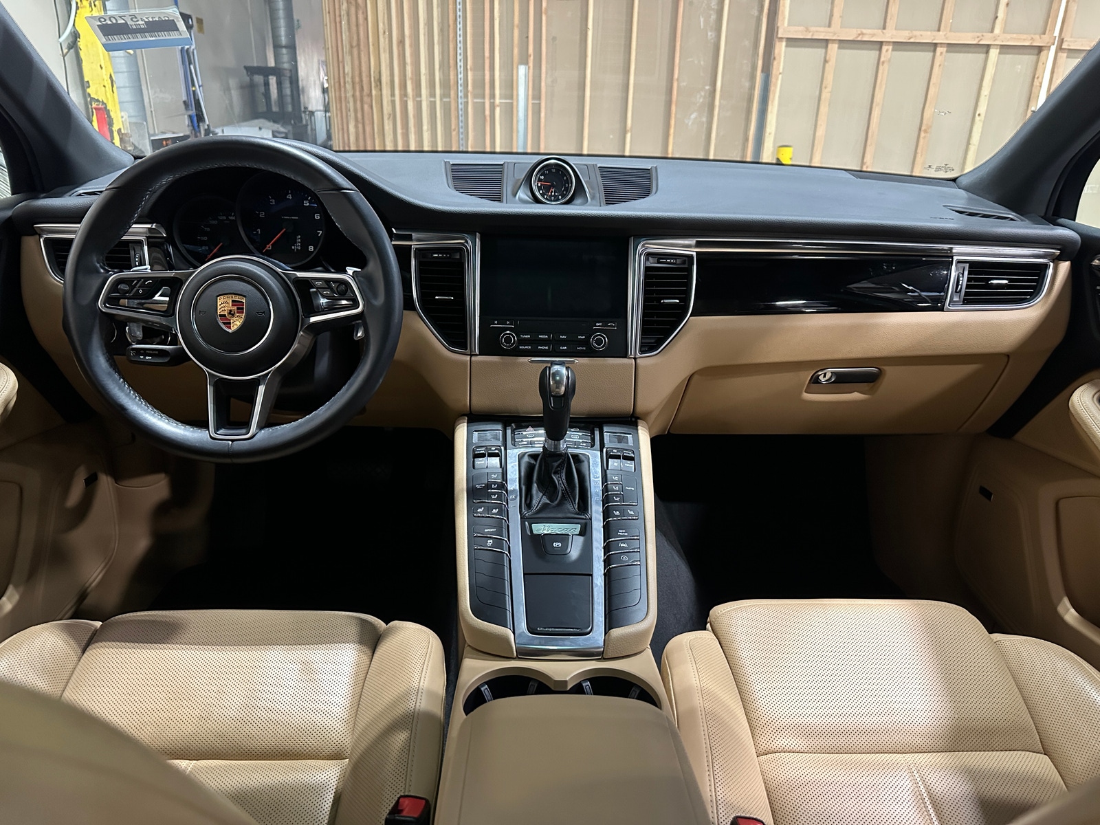 Thumbnail: 2018 Porsche Macan - 2