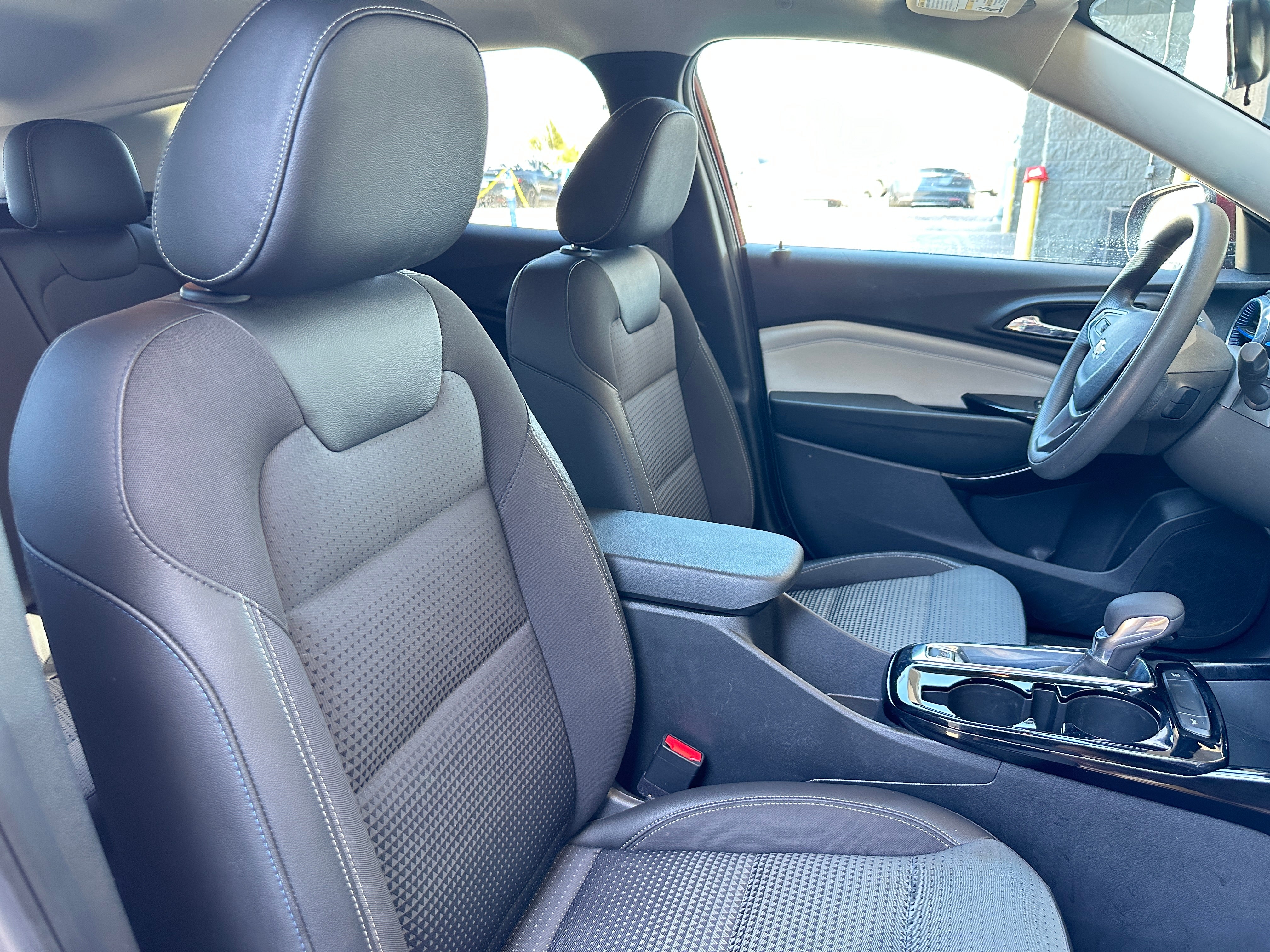 2025 Chevrolet Trax LT - Photo 4