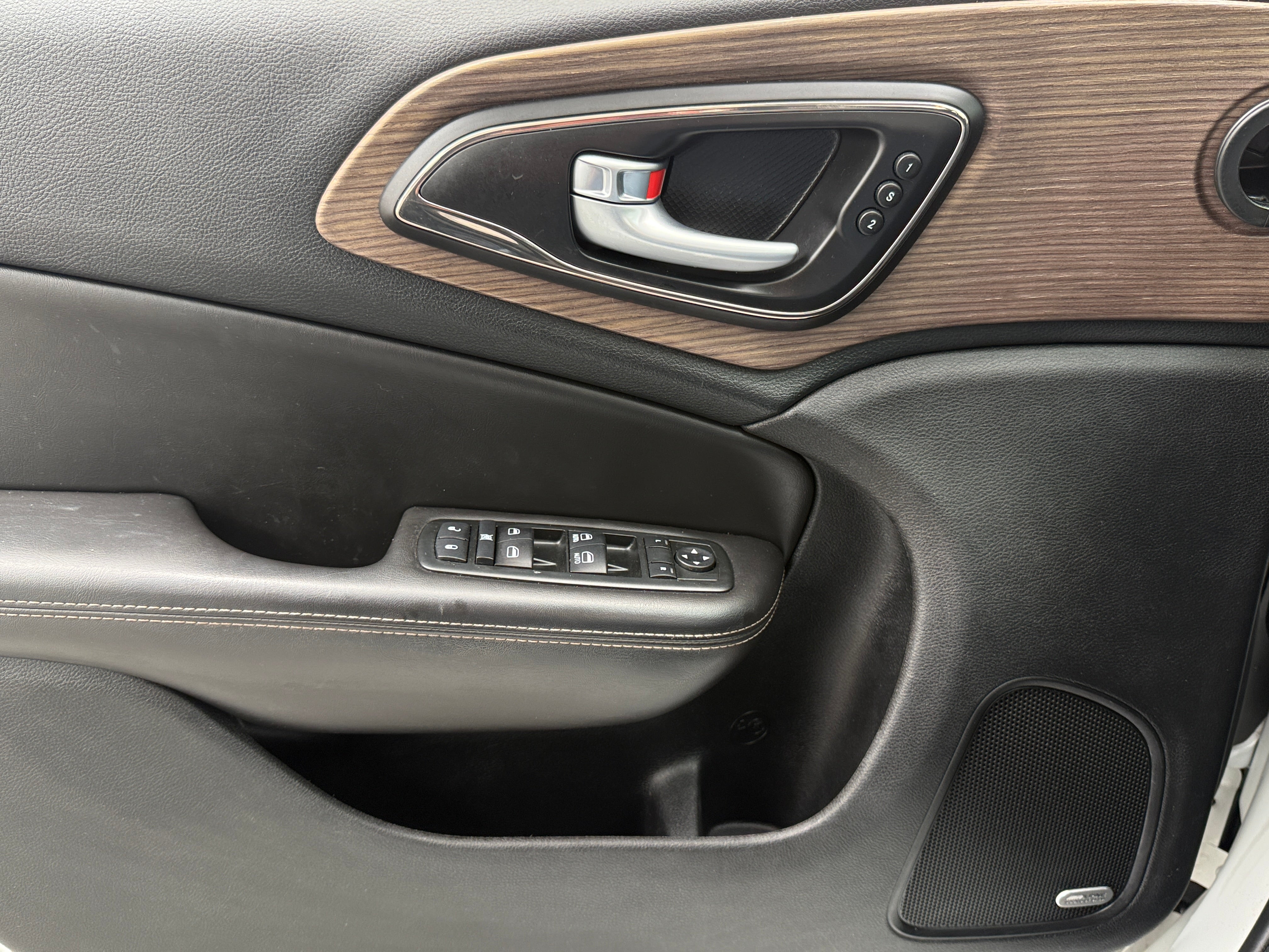 Used 2015 Chrysler 200 C with VIN 1C3CCCEG6FN664539 for sale in Pewaukee, WI