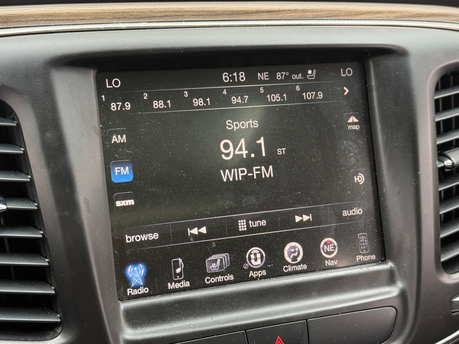 Thumbnail: 2015 Chrysler 200 - 3