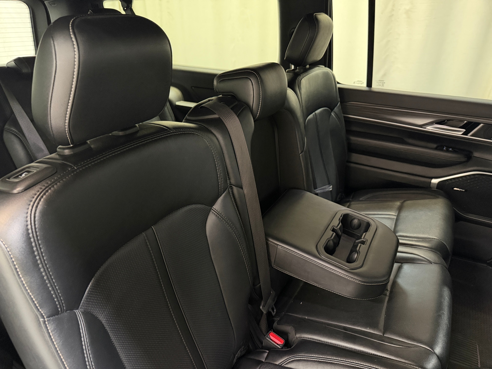 Thumbnail: 2024 Jeep Wagoneer - 5