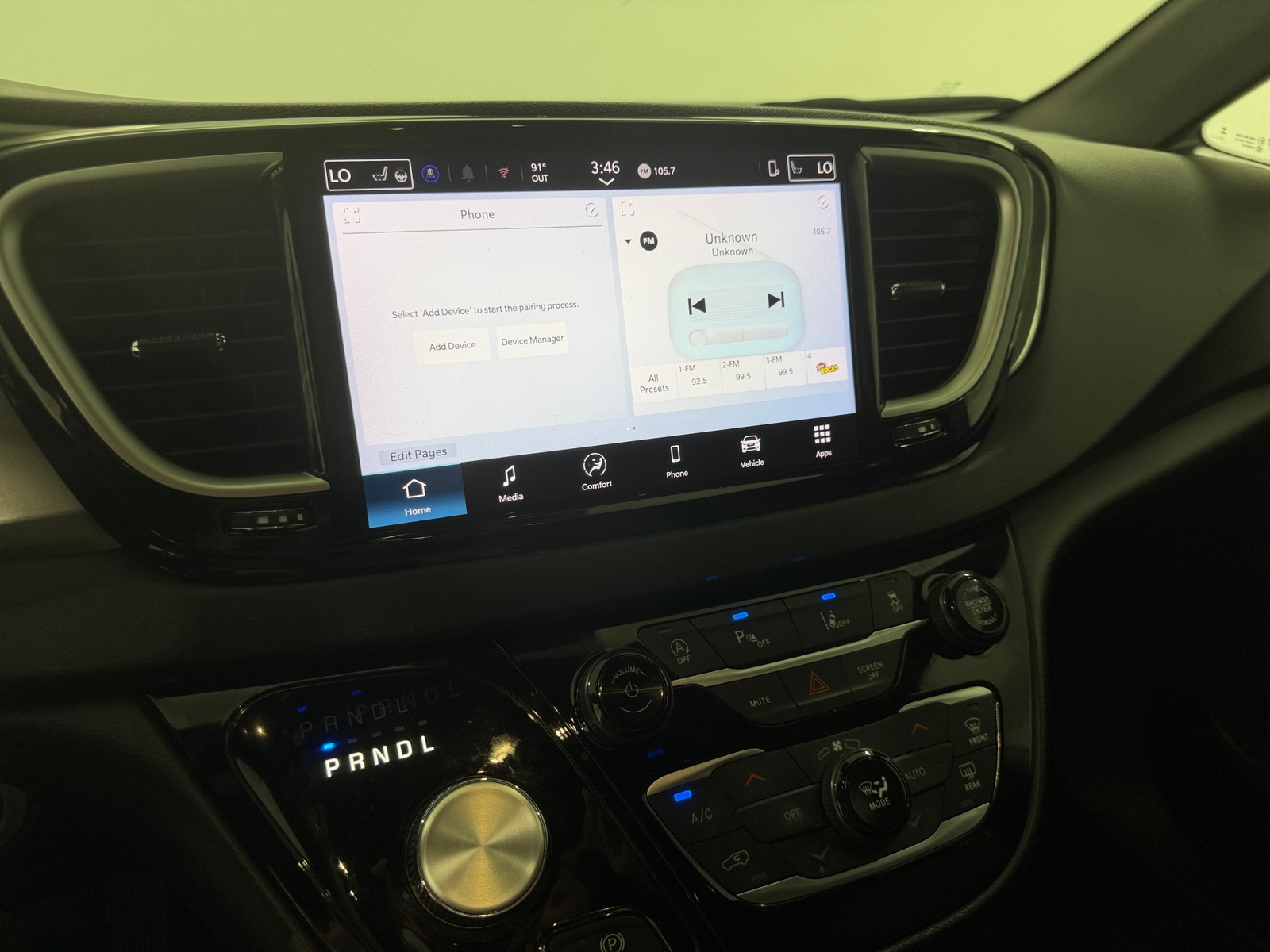 Thumbnail: 2025 Chrysler Voyager - 3