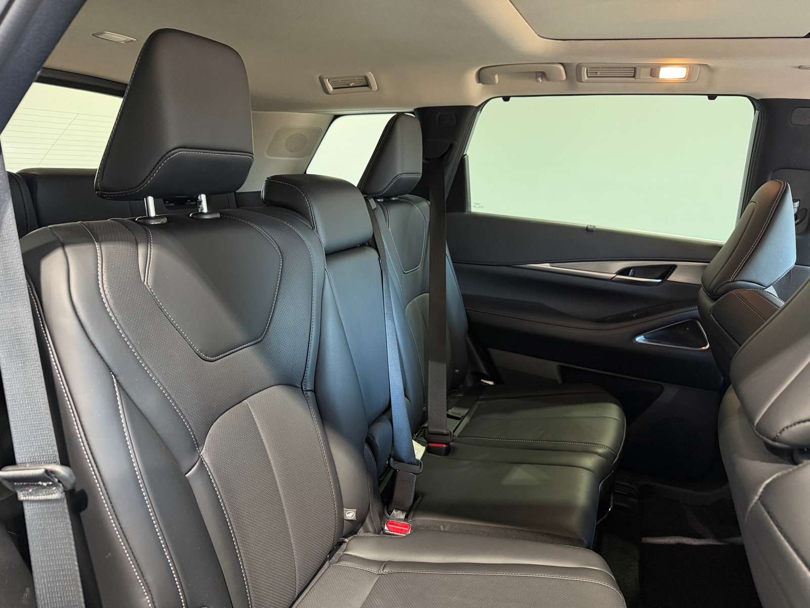 Thumbnail: 2026 INFINITI QX60 - 5