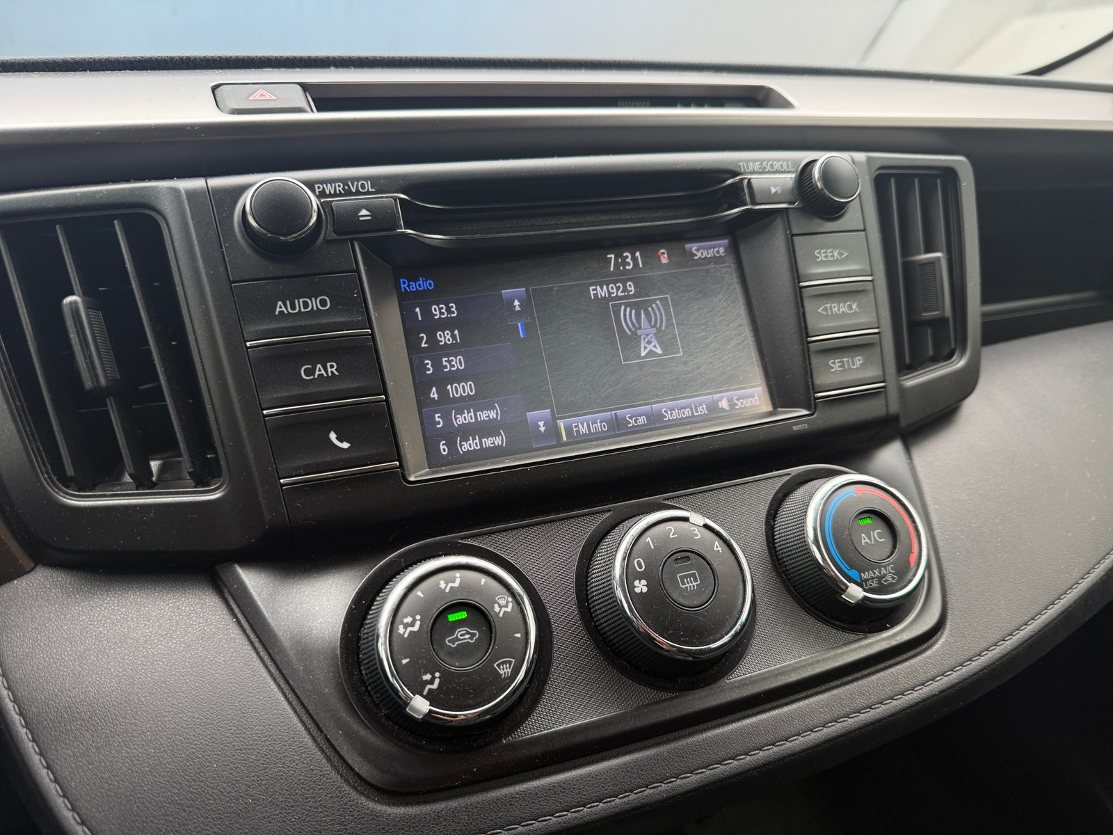 Thumbnail: 2018 Toyota RAV4 - 4